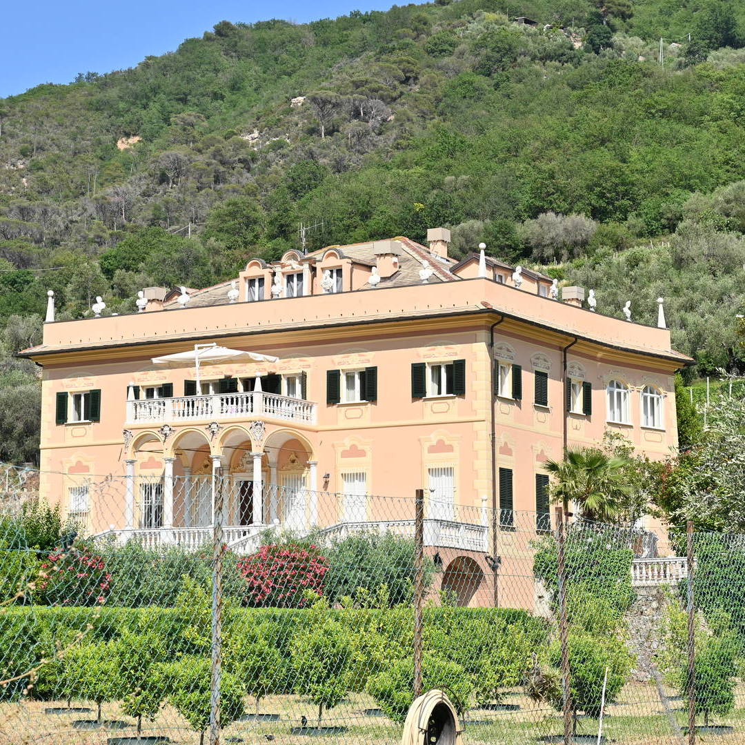 Finale Ligure – In Villa Buraggi prestigiosa residenza storica di 260 mq