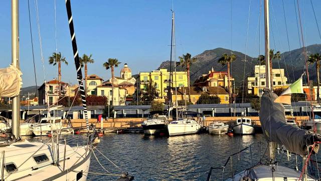 Loano – Appartamento con vista mare davanti al porto
