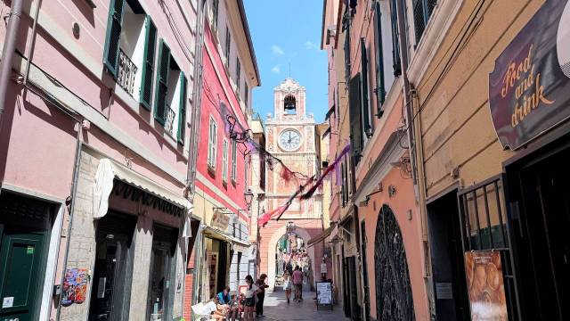 Loano – Appartamento nel centro storico a 100 m dalle spiagge 