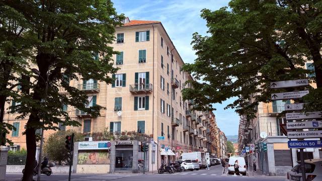 Savona – Appartamento con sei vani a 300 m dal mare